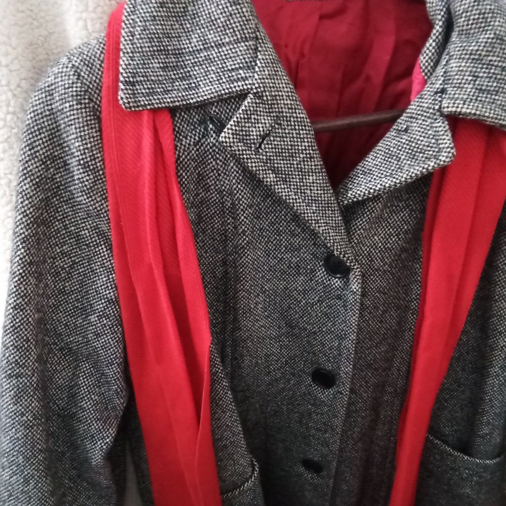 size medium  , gray/black/white  color